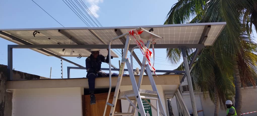 kazi-yetu-factory-worker-assembles-solar-panels